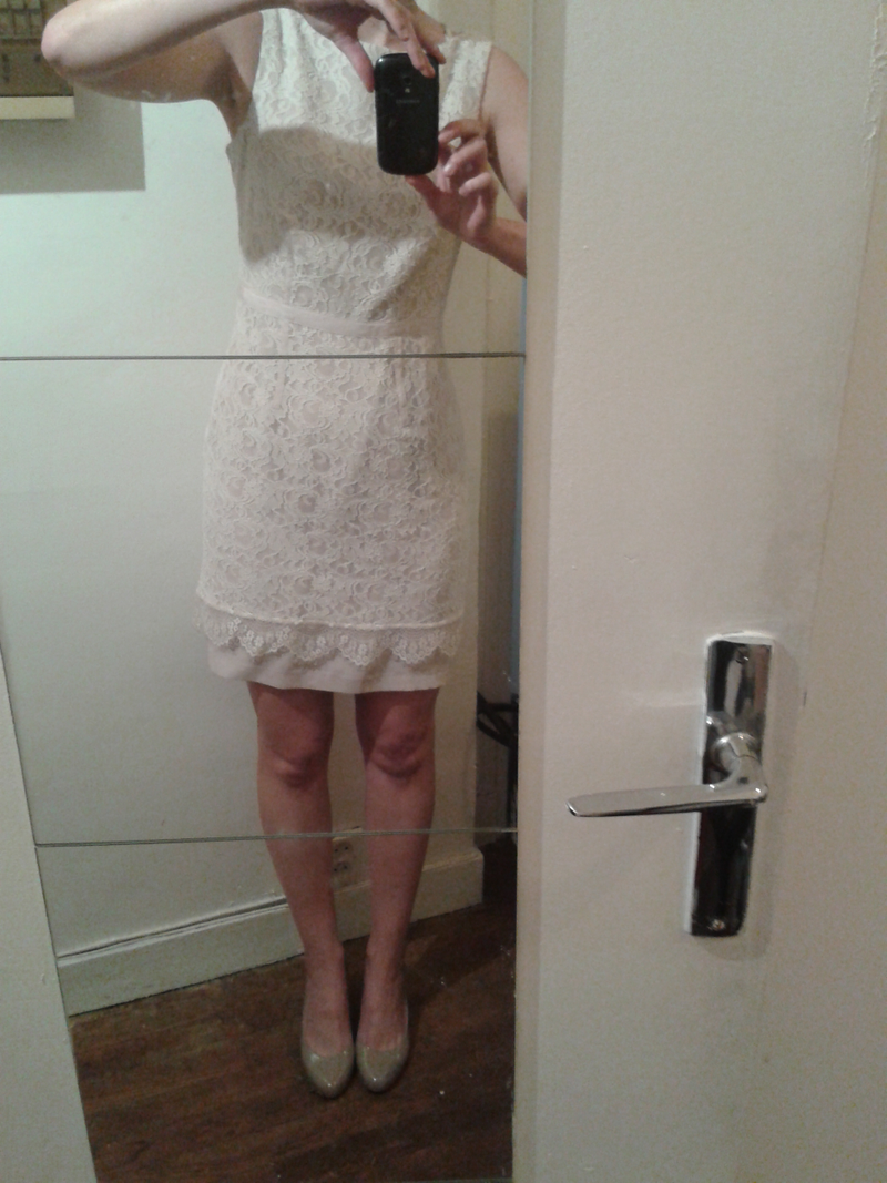 Illustration for article titled Inane: Dress help. Wedding etiquette. WAT.